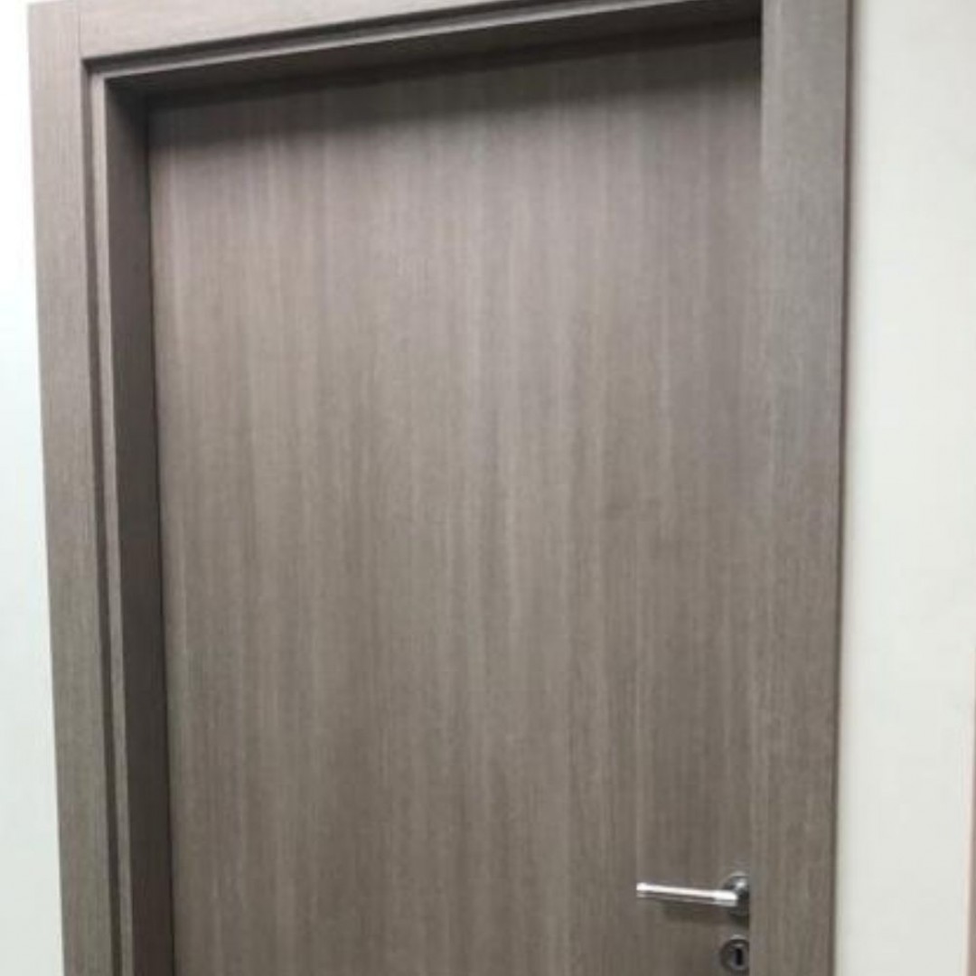 puerta-placa-linea-placfull-color-gris-limo-